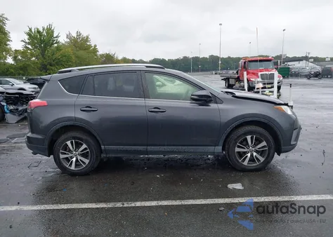 2018 Toyota Rav4 Xle z USA, uszkodzony, nr VIN JTMRFREV4JJ192274